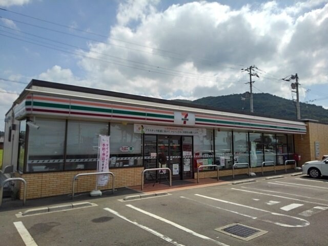 物件外観写真8　(セブンイレブン坂出加茂町店まで850m)