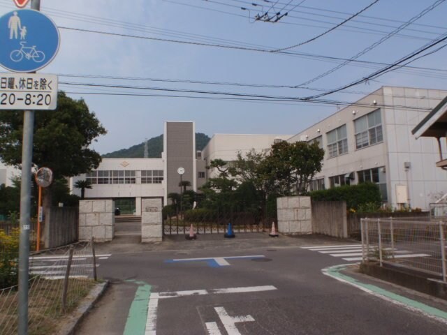 物件外観写真4　(宇多津町立宇多津小学校まで1000m)