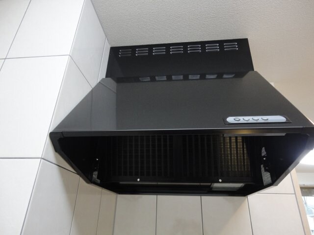 物件内観写真18　(キッチン換気扇)