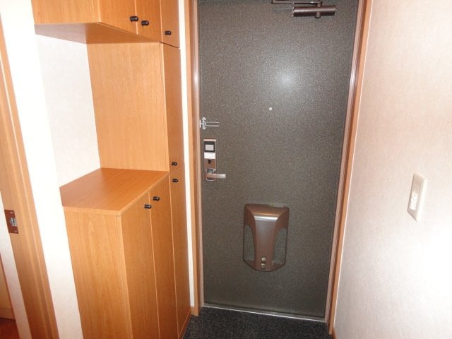 物件内観写真9　(玄関)