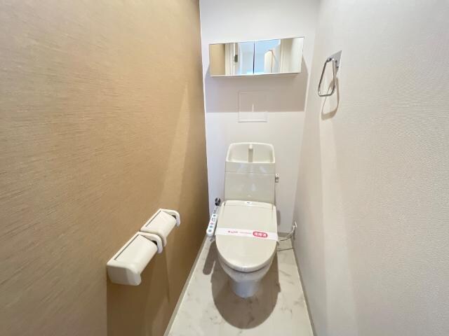 物件内観写真14　(シャワー付トイレ)