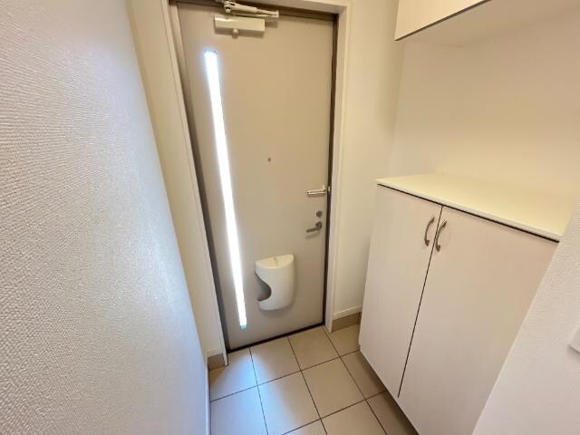 物件内観写真16　(玄関)