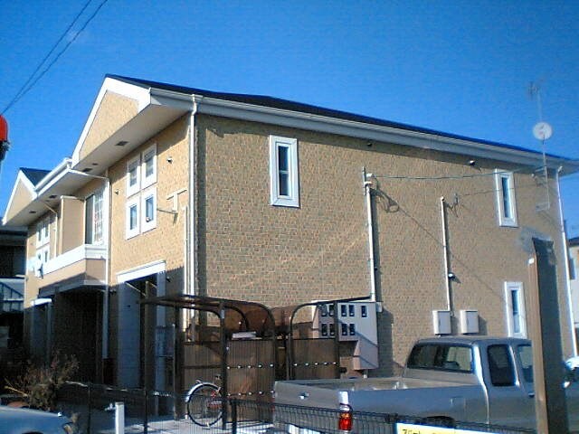 物件外観写真1　(外観もきれいです)