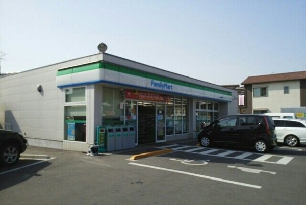 周辺環境(ファミリーマート鶴市明見店さんまで650m)