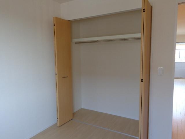 物件内観写真9　(洋室のクローゼット)