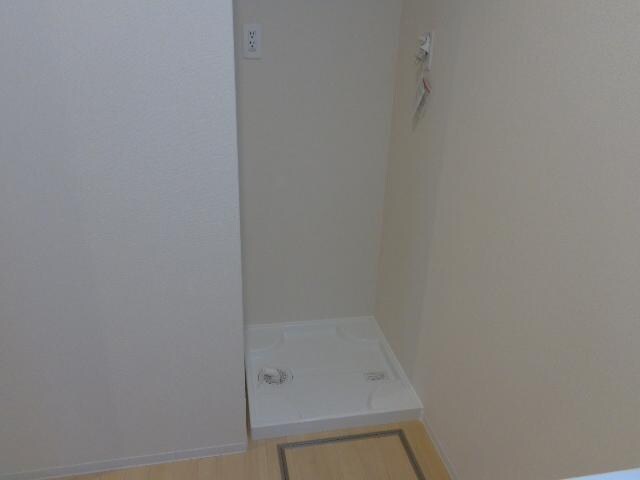 物件内観写真15　(洗濯機置場)