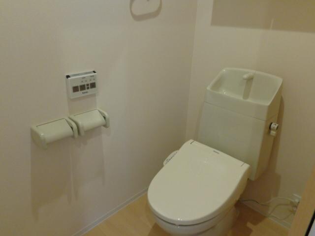 物件内観写真16　(シャワー付トイレ)