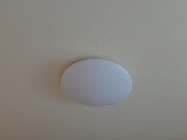 物件内観写真18　(リビングの照明)