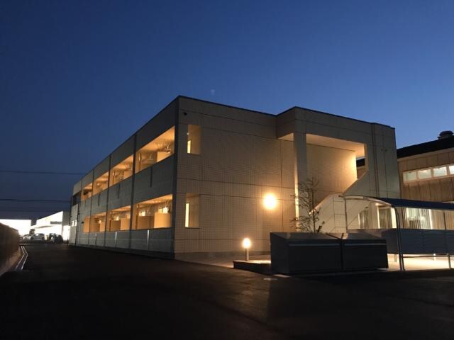 物件外観写真2　(外観写真（夜）)