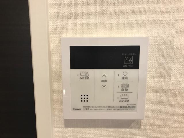 物件内観写真22　(給湯器リモコン)