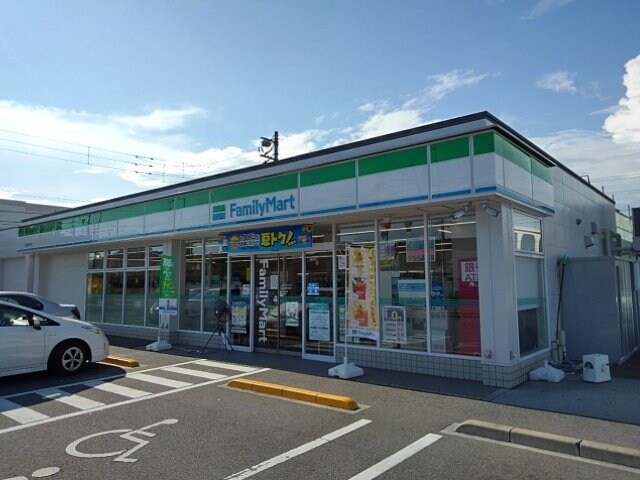 物件外観写真5　(ファミリーマート坂出昭和町店まで750m)