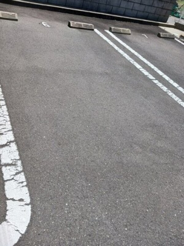 駐車場(駐車場に車を止められます)