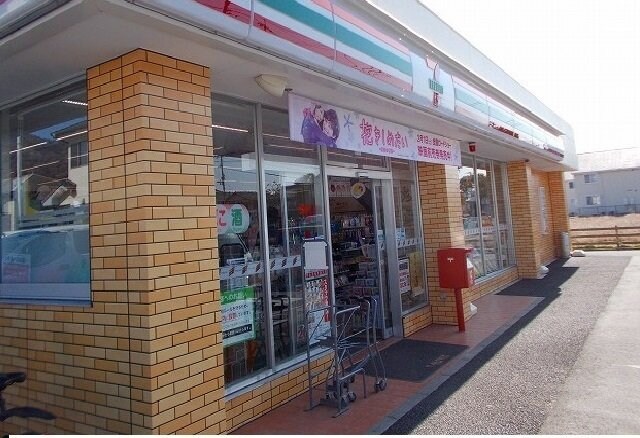 物件外観写真6　(セブンイレブン屋島西町店さんまで750m)