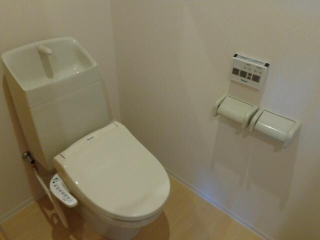 物件内観写真23　(シャワー付トイレ)