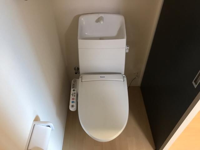 物件内観写真7　(シャワー付トイレ)