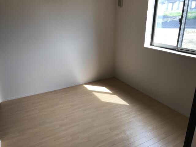 物件内観写真10　(洋室)