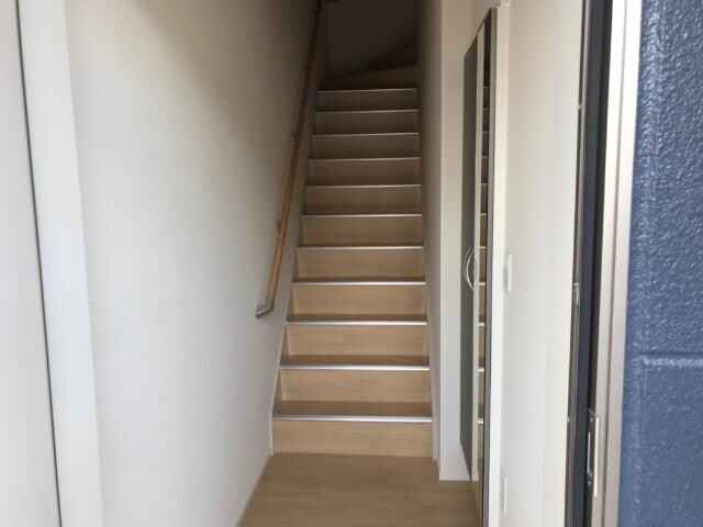 物件内観写真20　(室内階段)