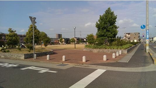 物件外観写真8　(松縄流石中央公園まで792ｍ)