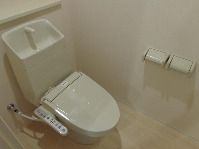 物件内観写真14　(シャワー付トイレ)