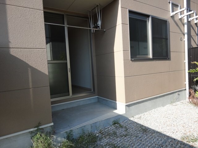 物件外観写真4　(専用庭)