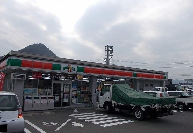 物件外観写真4　(サンクスさんまで527m)