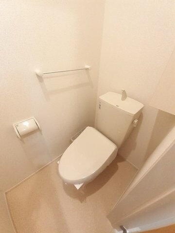 物件内観写真16　(清潔感のあるトイレです)