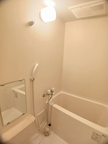 物件内観写真12　(日々の疲れを癒すお風呂付です)