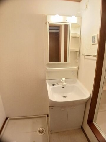 物件内観写真13　(スペースが確保できる洗面所です)