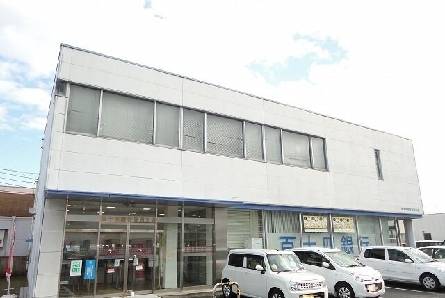 物件外観写真4　(百十四銀行さんまで900m)