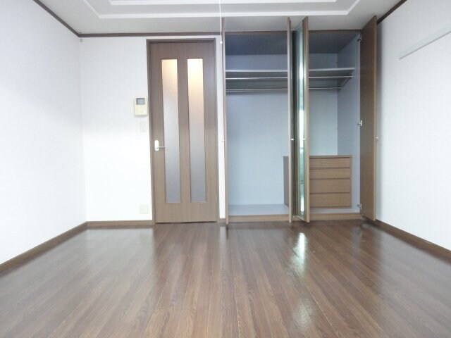 物件内観写真12　(玄関とシューズボックス)