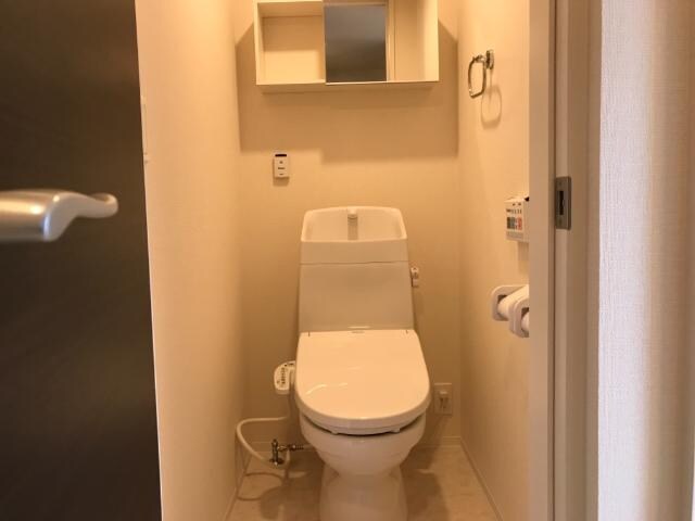 物件内観写真14　(シャワー付トイレ)