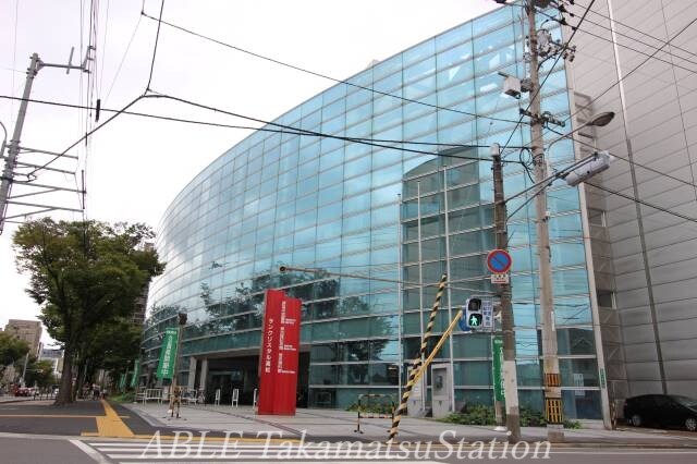 物件外観写真13　(高松市中央図書館 2001m)