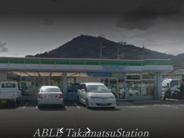 物件外観写真4　(ファミリーマート高松香西北店 230m)