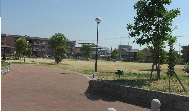 物件外観写真2　(松縄流石公園まで290m)