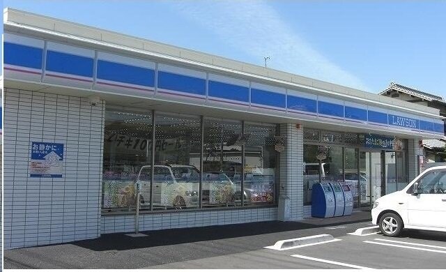 物件外観写真3　(ローソンさんまで650m)