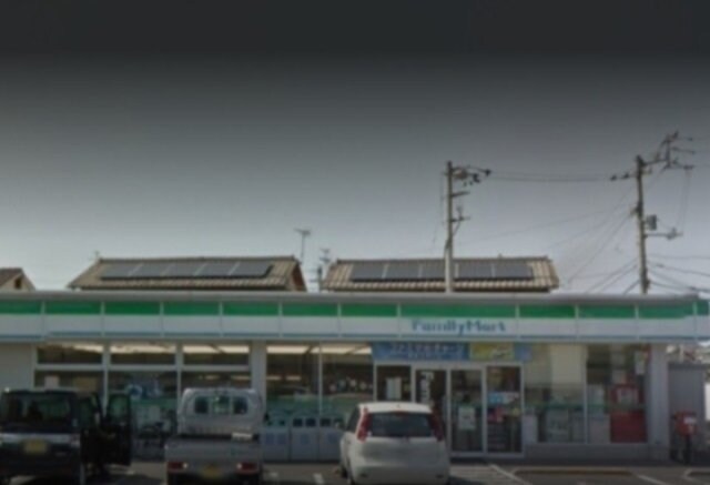 物件外観写真5　(ファミリーマート高松町店 572m)