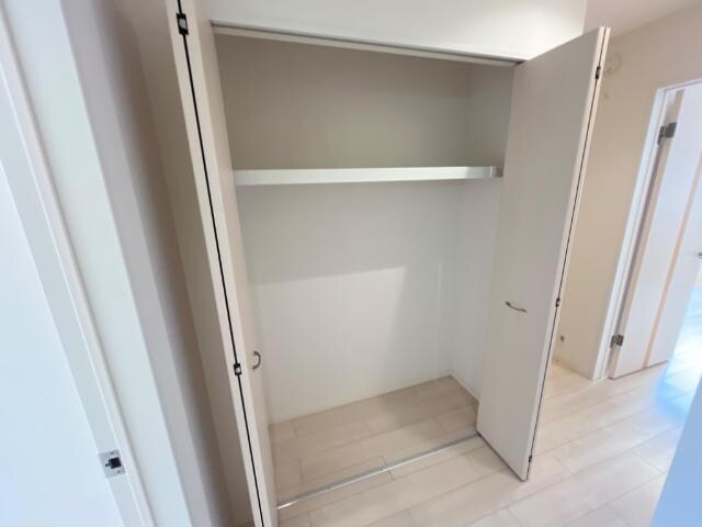 物件内観写真23　(廊下収納)