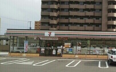 物件外観写真3　(セブンイレブンさんまで450m)