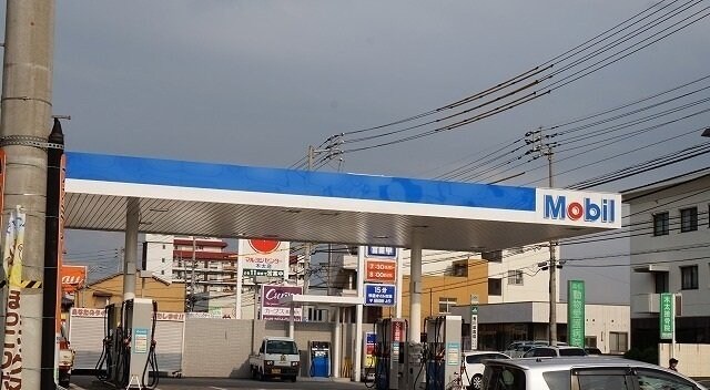 物件外観写真7　(ガソリンスタンドさんまで850m)