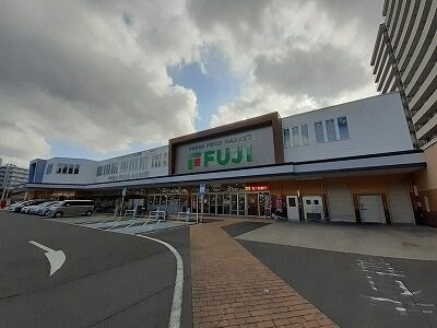 物件外観写真6　(フジ楠上店さんまで550m)