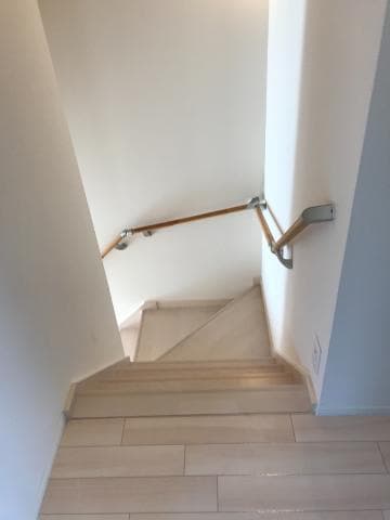 物件内観写真28　(階段)
