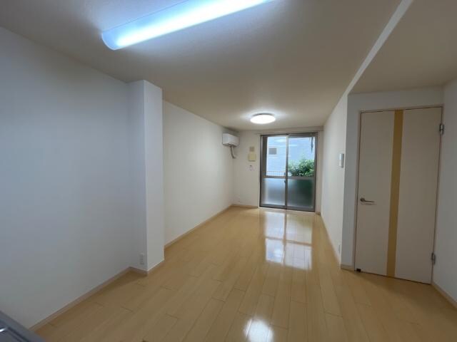 物件内観写真2　(リビング)