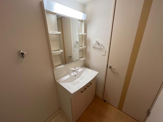 物件内観写真12　(洗髪洗面化粧台)