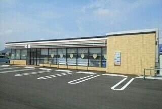 物件外観写真3　(セブンイレブン高松飯田町店さんまで470m)