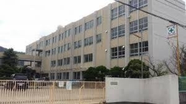 周辺環境(高松市立弦打小学校まで700m)