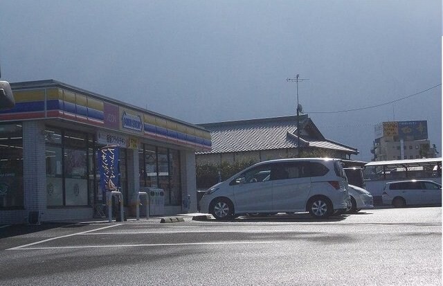 物件外観写真3　(ミニストップ香川町店様まで1500m)