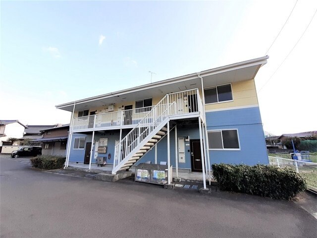 物件外観写真1　(外観は落ち着いています)