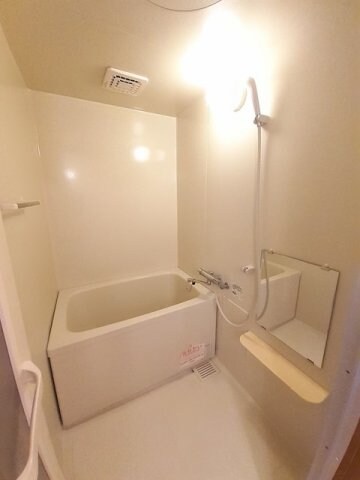 物件内観写真11　(日々の暮らしに欠かせないお風呂です)