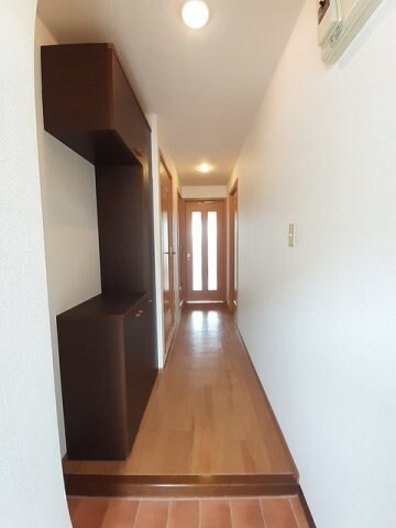 物件内観写真18　(明るい玄関です)