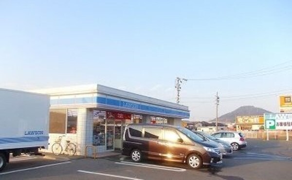 周辺環境(ローソンまで745m)